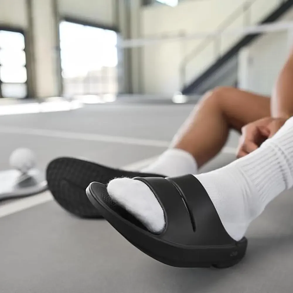 NWT! OOFOS OOahh Slide, Black‎ - Men’s Size 5, Women’s Size 7